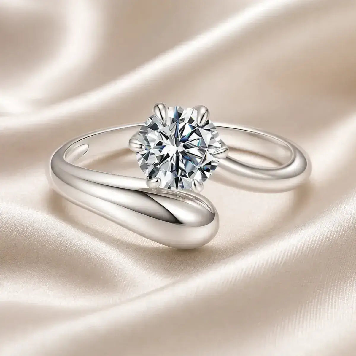 Anel aberto em prata 925 com moissanite e design espiral