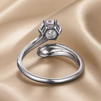 Anel aberto ajustável em prata 925 com moissanite visto de costas