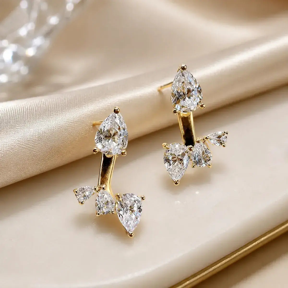 Brinco em prata 925 banhado a ouro 18k design ear jacket com moissanite em gota