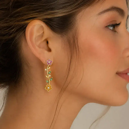 Brincos com design trepadeira floral em prata 925 dourada e pedras coloridas brilhantes para mulheres