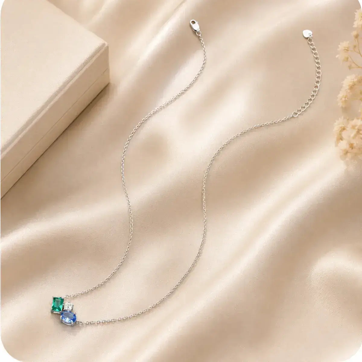 Fecho e extensão ajustável do colar em prata de lei 925  e com pendente geometrico de cristais azul, verde e zircónias