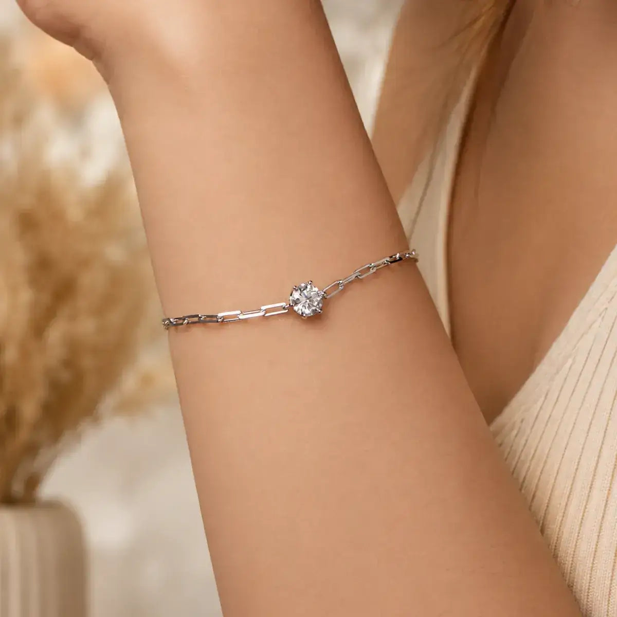 Close-up da pulseira feminina em Prata 925 com Moissanite 1ct e acabamento premium