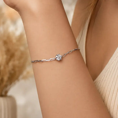 Close-up da pulseira feminina em Prata 925 com Moissanite 1ct e acabamento premium