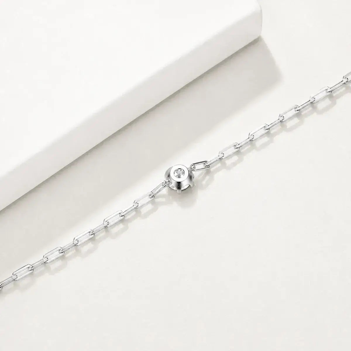 Detalhe da pulseira corrente clip em Prata 925 com Moissanite 1ct vista de costas