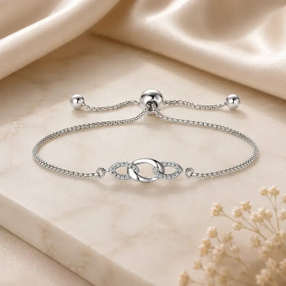 Pulseira em prata 925 com elos entrelaçados e moissanite com fecho deslizante ajustável